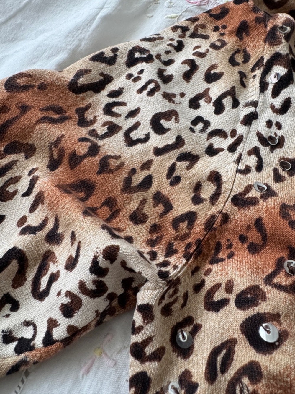 Y2K Style & Co Leopard Print V-Neck Sweater - Beige & Brown Size M - Picture 4 of 5
